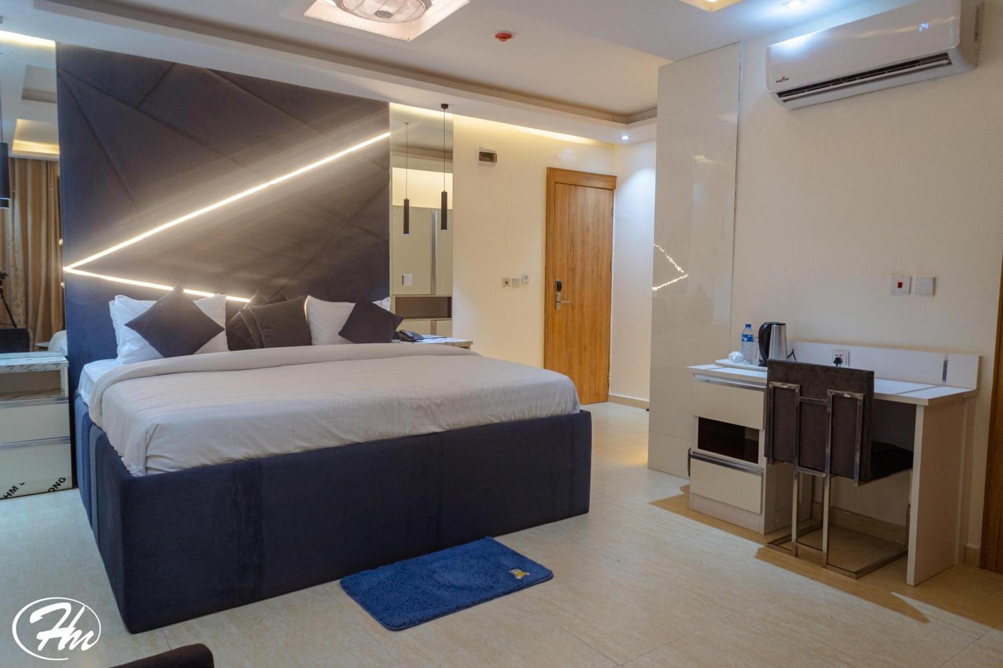 Hadmof Hotel And Suites Ikeja Exterior foto