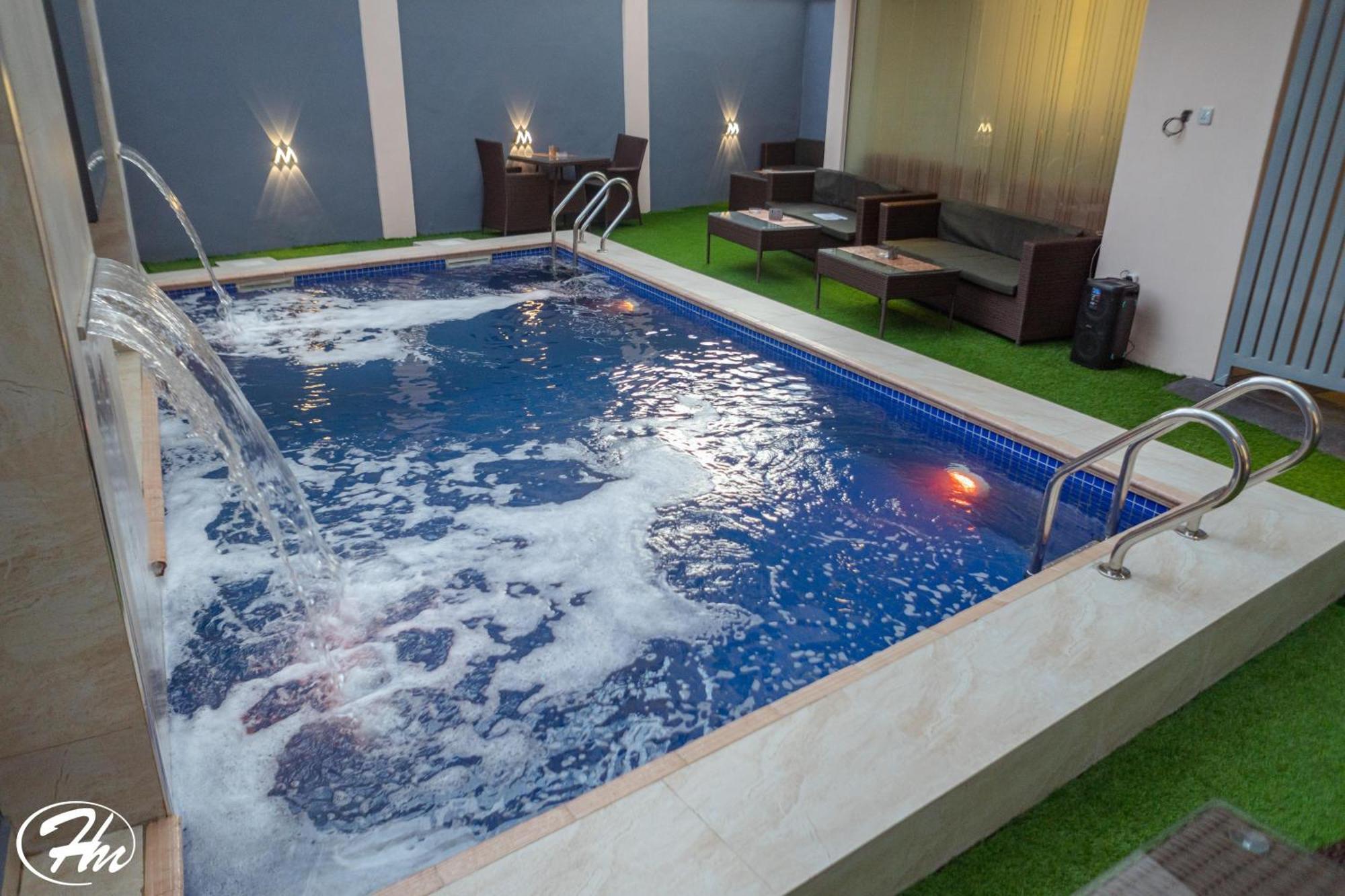 Hadmof Hotel And Suites Ikeja Exterior foto
