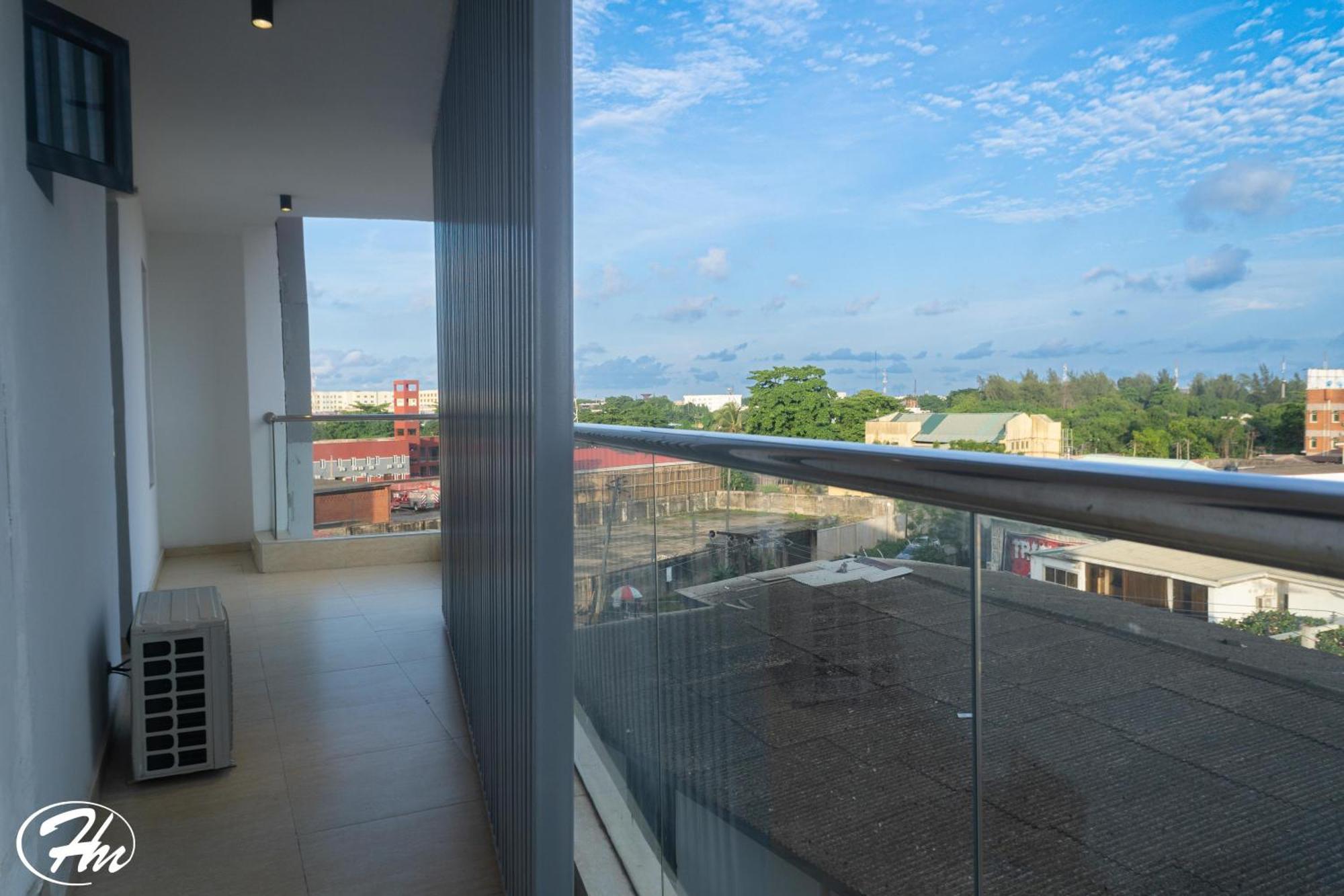 Hadmof Hotel And Suites Ikeja Exterior foto