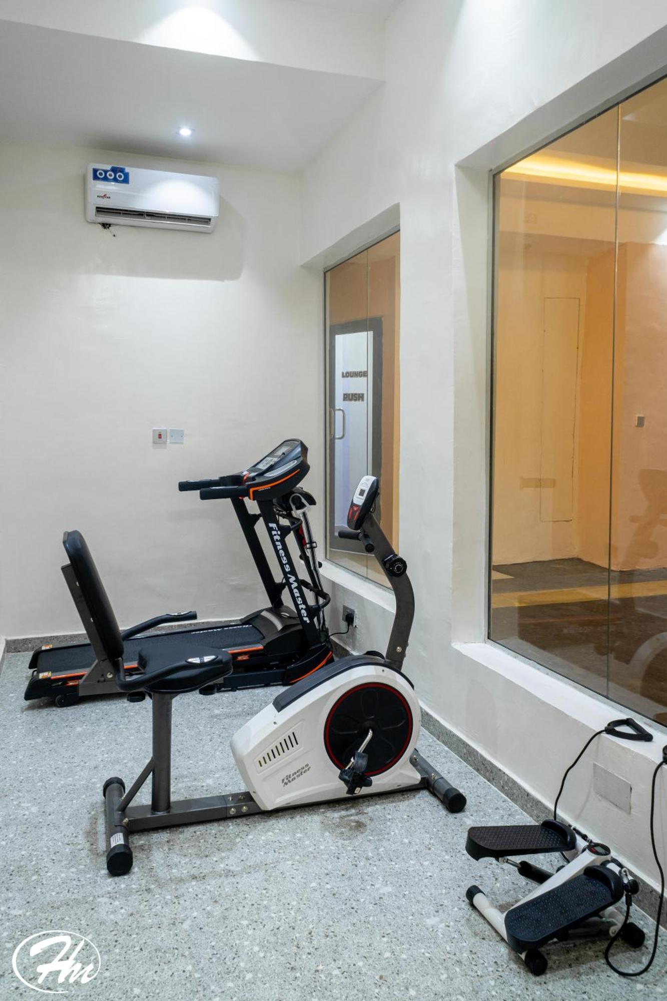 Hadmof Hotel And Suites Ikeja Exterior foto