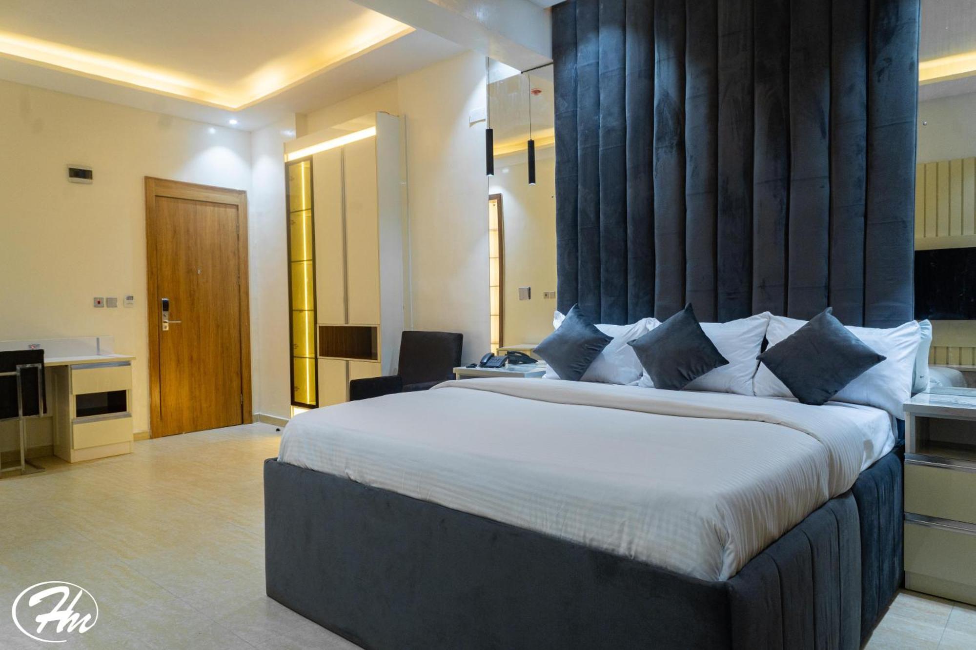 Hadmof Hotel And Suites Ikeja Exterior foto