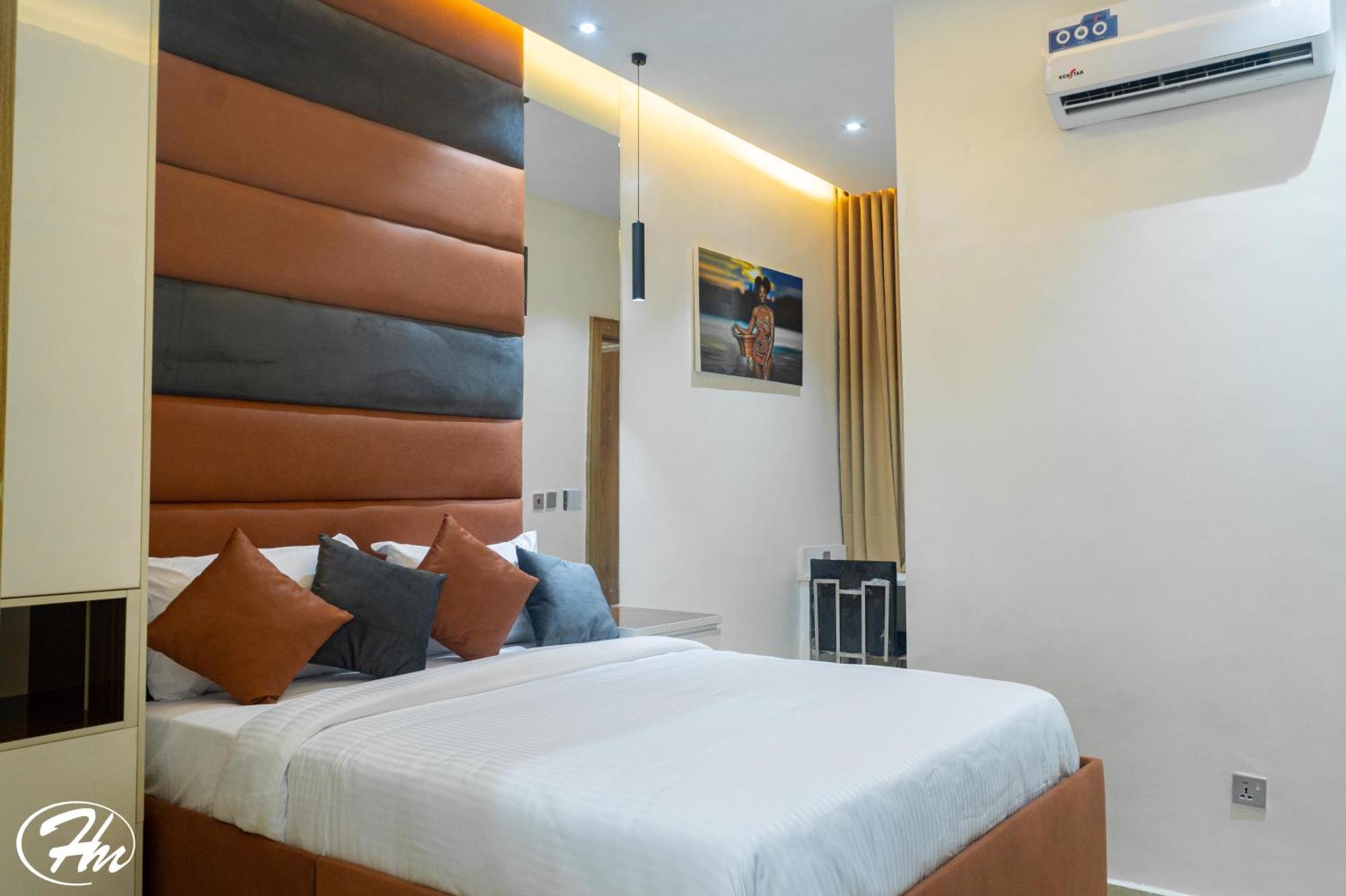 Hadmof Hotel And Suites Ikeja Exterior foto