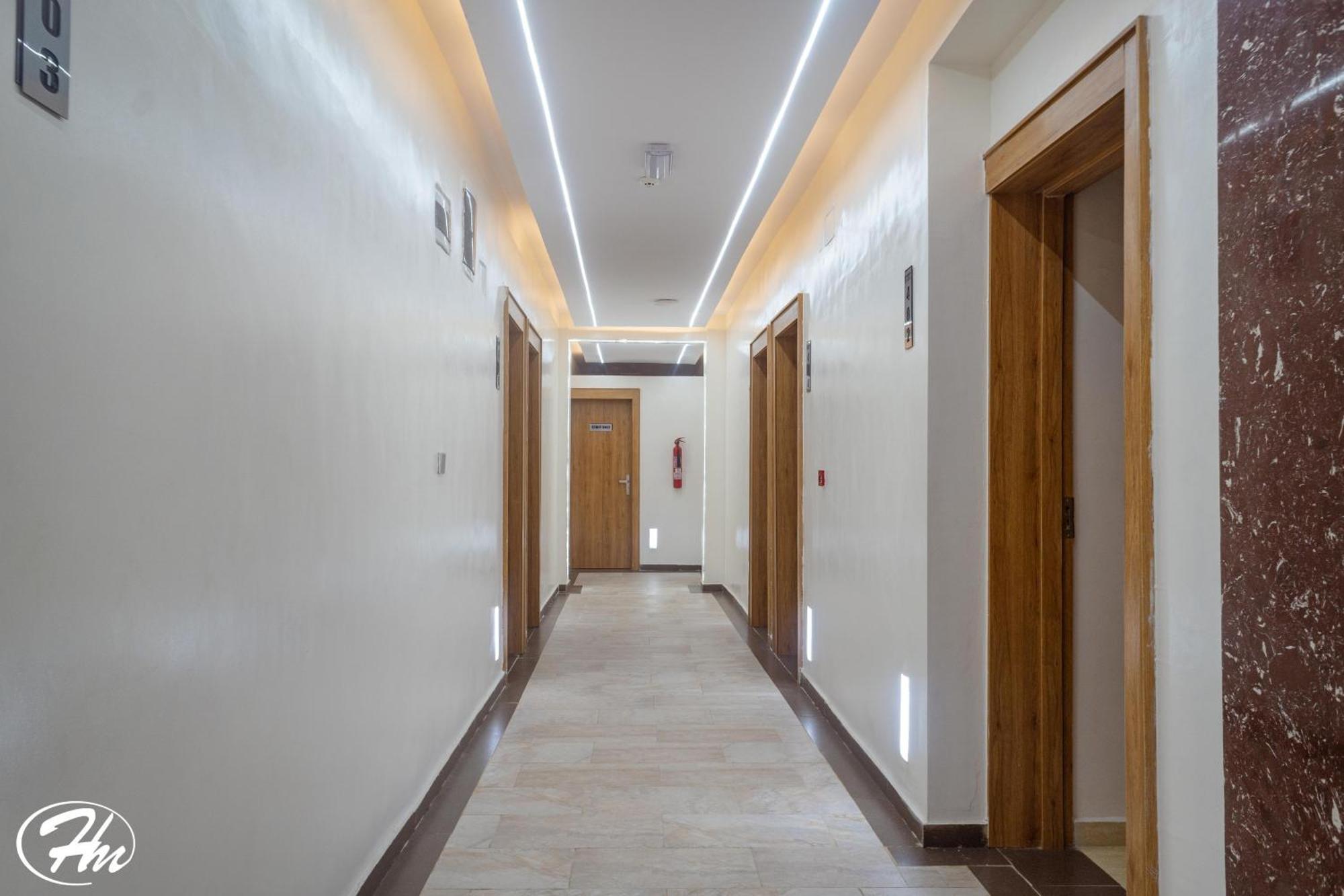 Hadmof Hotel And Suites Ikeja Exterior foto