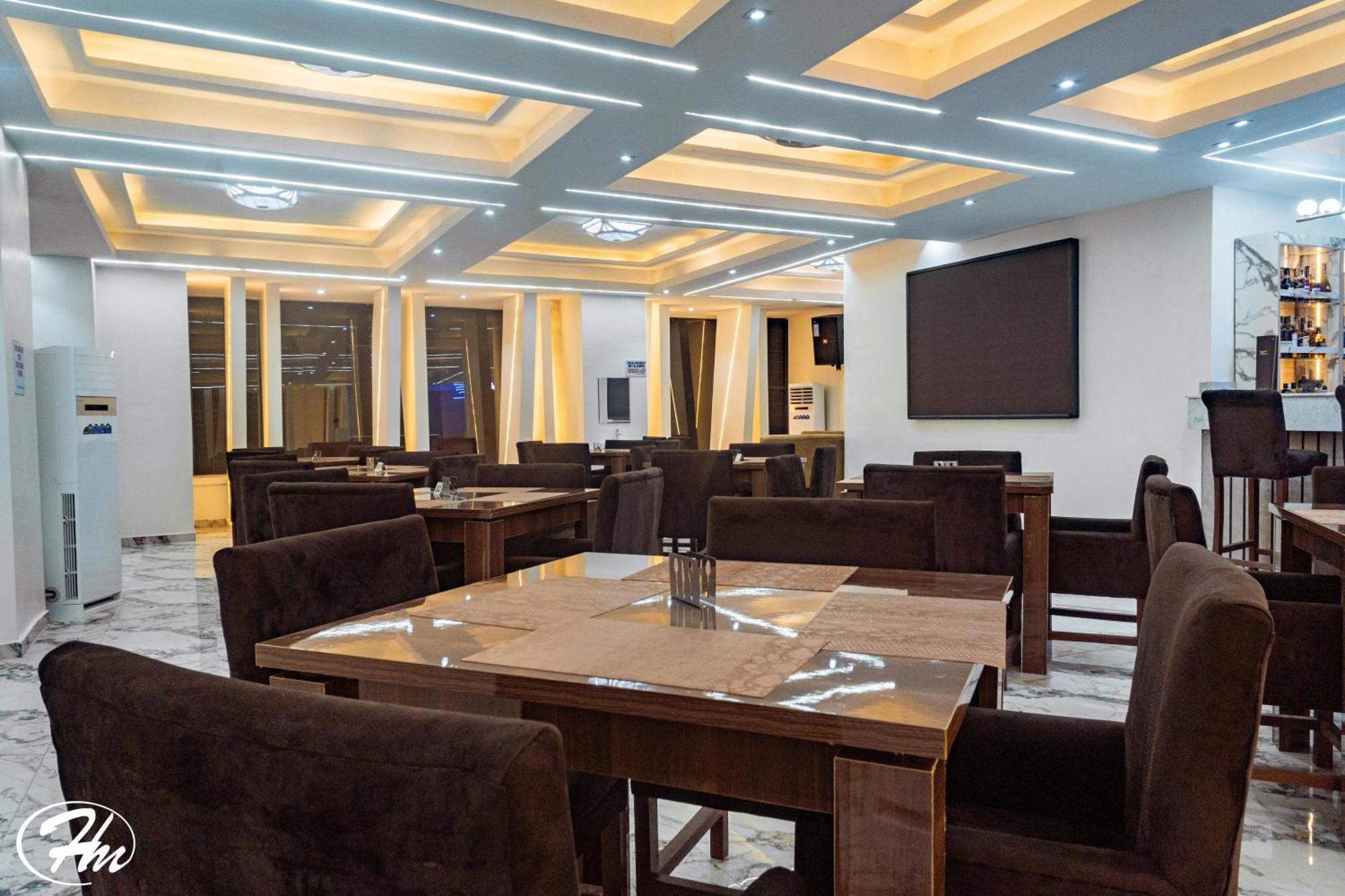 Hadmof Hotel And Suites Ikeja Exterior foto